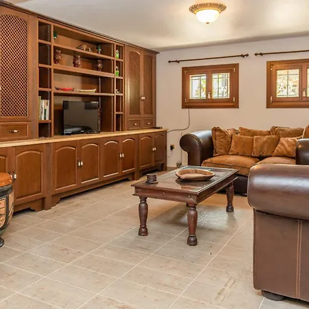 Villa Odyssey's Palace - Escape In Mythical Ithaca Platrithias