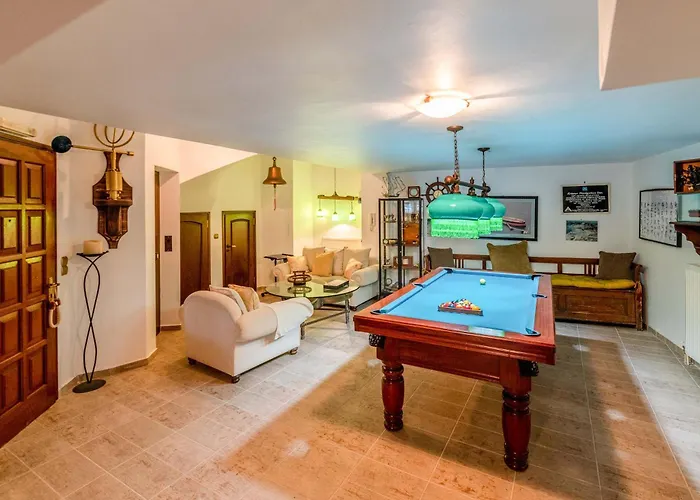 Villa Odyssey's Palace - Escape In Mythical Ithaca Platrithias