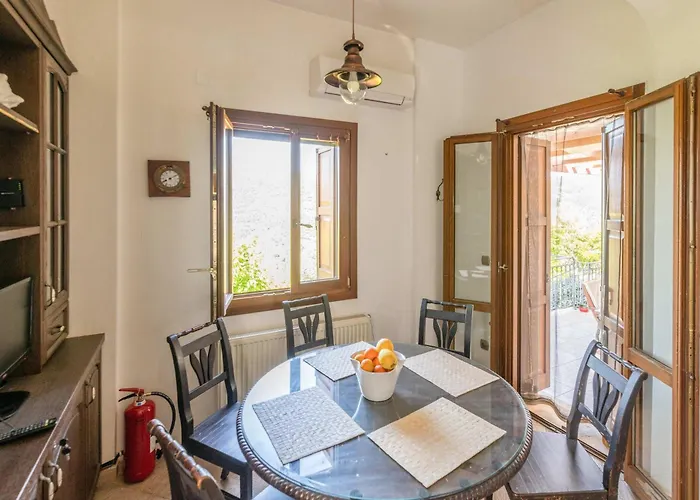 Villa Odyssey's Palace - Escape In Mythical Ithaca Platrithias